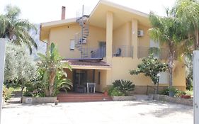 Villa Giù, indipendent villa near airport&sea